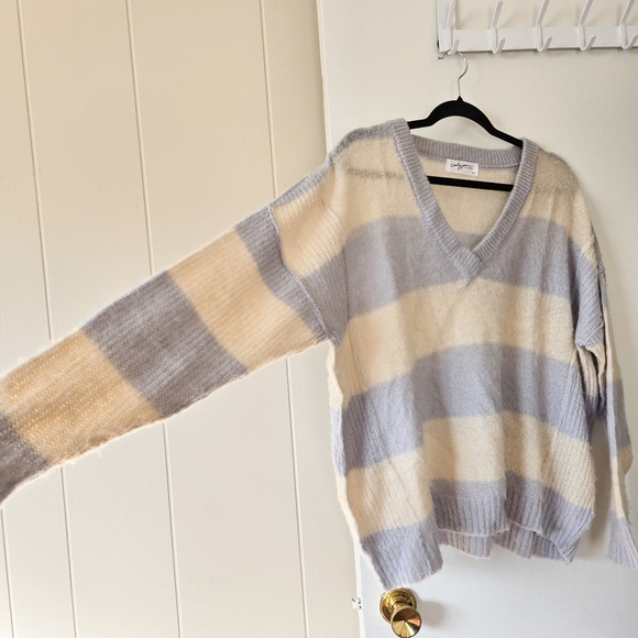 CJLA Rory Sweater Periwinkle Cream Fuzzy Light Knit Summer Beach Sweater S/M - Picture 5 of 9